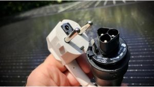 Das Bild zeigt unterschiedliche Stromstecker.