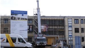 Man sieht eine Baustelle.