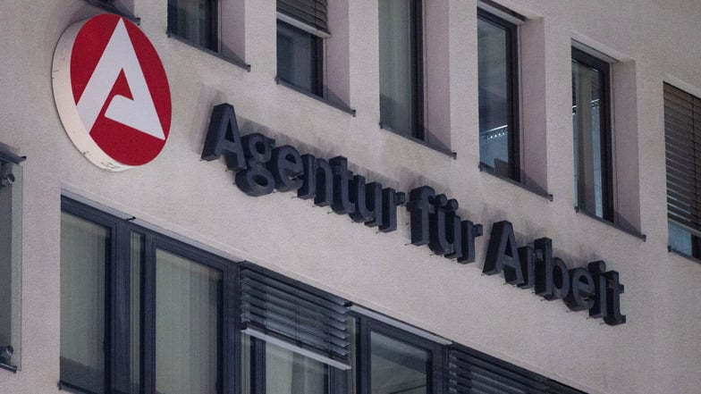 Man sieht das Logo der Agentur für Arbeit.