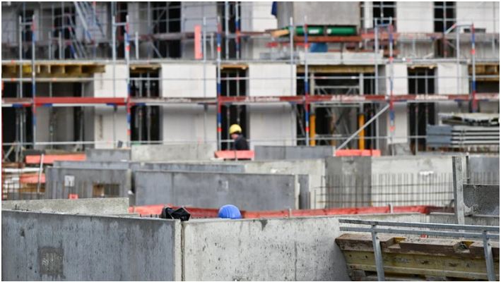 Man sieht eine Baustelle.