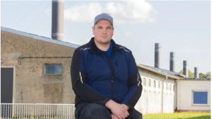 Man sieht den Schweinebauer Christian Schmidtgen.