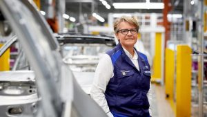 Petra Peterhänsel, BMW-Werksleiterin im Werk in Leipzig.