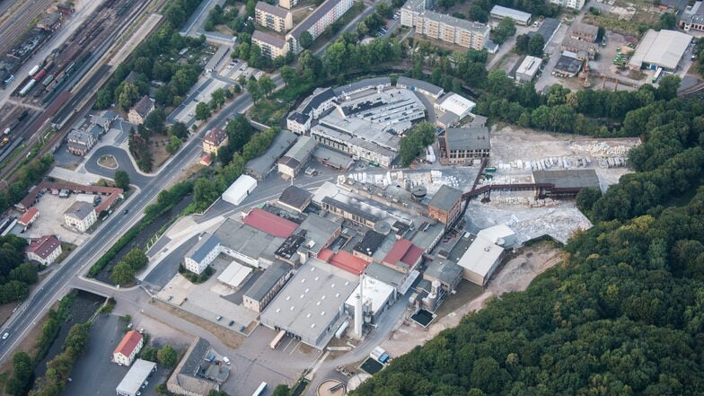 Man sieht die Papierfabrik Hainsberg in Freital von oben
