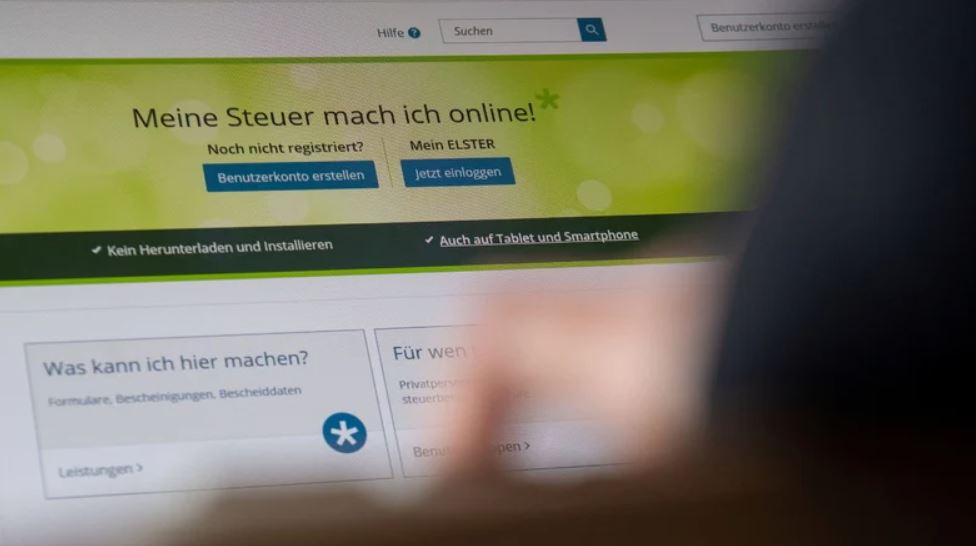 Man sieht die Webseite Elster, wo man seine Steuererklärung online machen kann