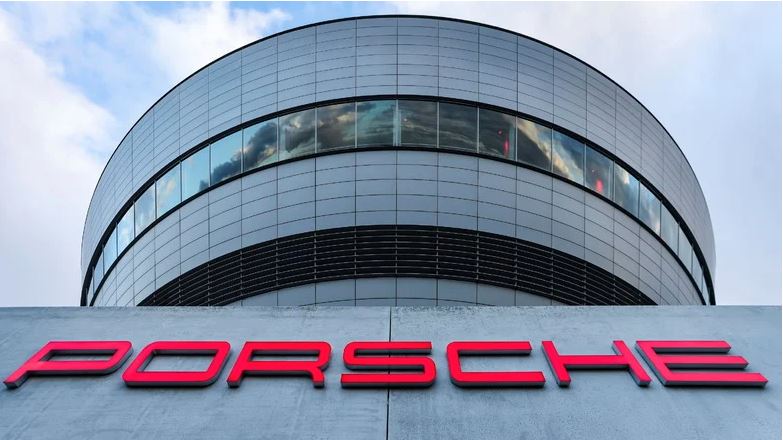 Das Bild zeigt das Porsche Werk in Leipzig.