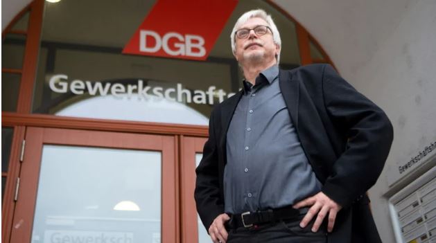 Man sieht Sachsens DGB-Chef Markus Schlimbach, der findet, dass manche Wirtschaftsforderungen gingen "an der Realität vorbei". Er weist auf Ost-West-Lohnunterschiede hin. © Archivfoto: Rene Meinig