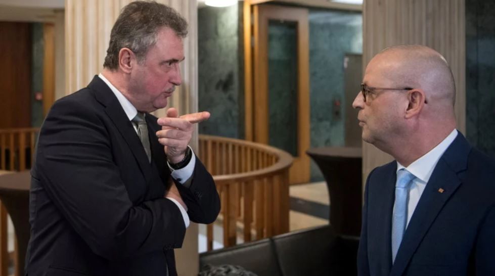 Man sieht GDL-Chef Claus Weselsky und Martin Seiler, Personalvorstand der Deutschen Bahn