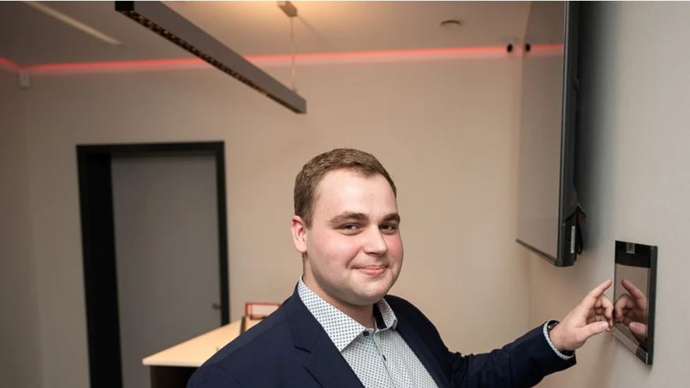 Man sieht Johannes Töpler, Chef einer Elektro-Firma
