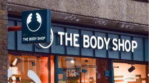 Man sieht ein "The Body Shop" Geschäft