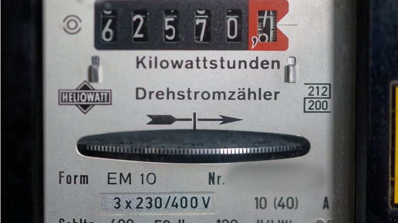 Man sieht einen Drehstromzähler