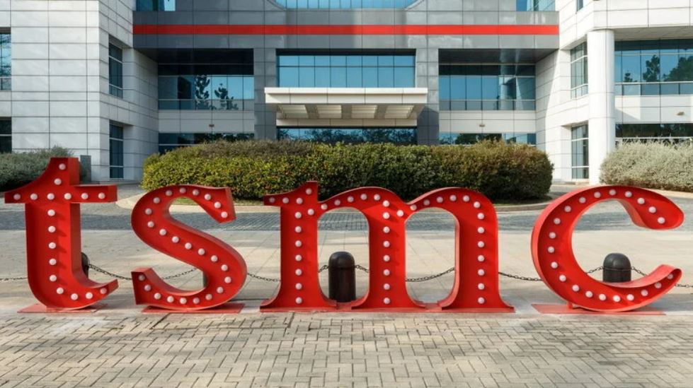 Man sieht das Logo von TSMC