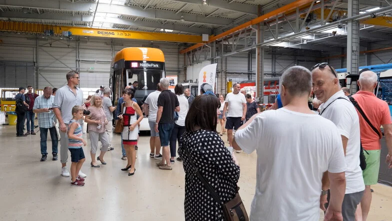 Man sieht die Hallen des Waggonbau Görlitz.