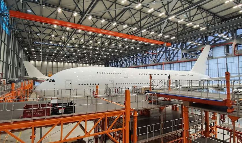 Man sieht ein Airbus Flugzeug