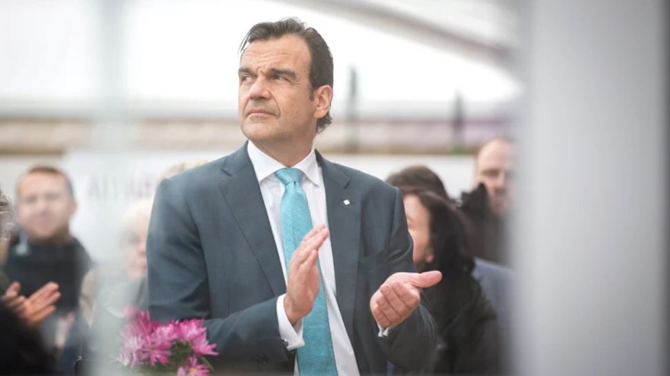 Man sieht Christoph Gröner.