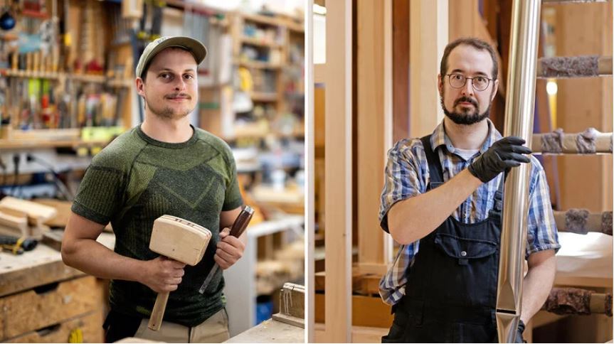 Man sieht Tischler Martin Schurk und Orgelbauer Konrad Hofmann