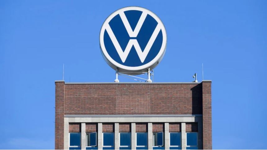 Man sieht den Volkswagen Konzern