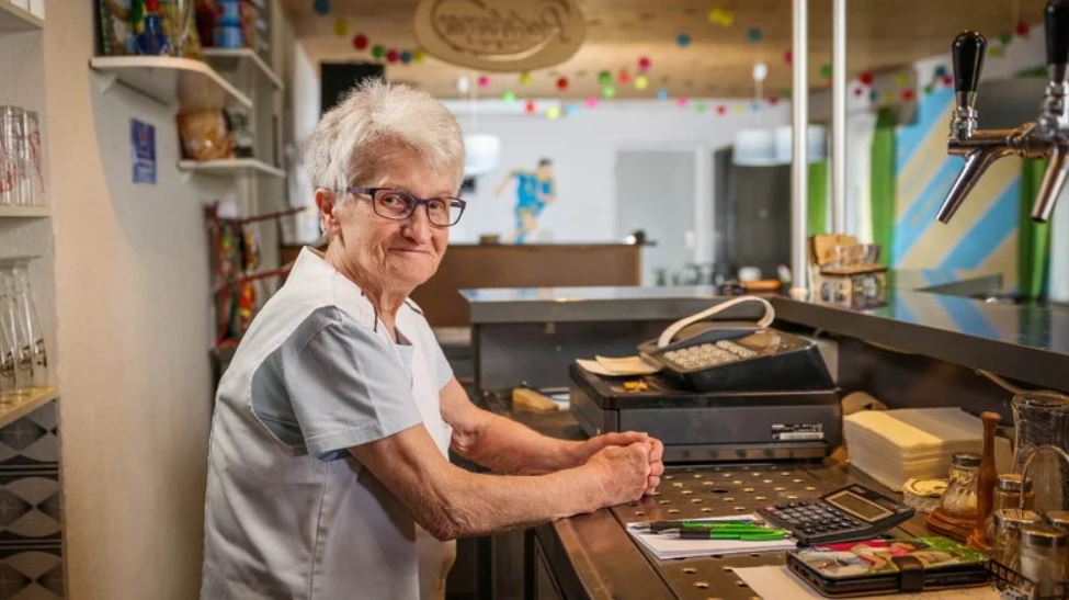 Man sieht Kneiperin Helga Jäschke