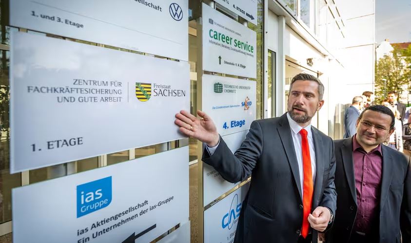 Man sieht Sachsens Wirtschaftsminister Martin Dulig und Matthias Geißler