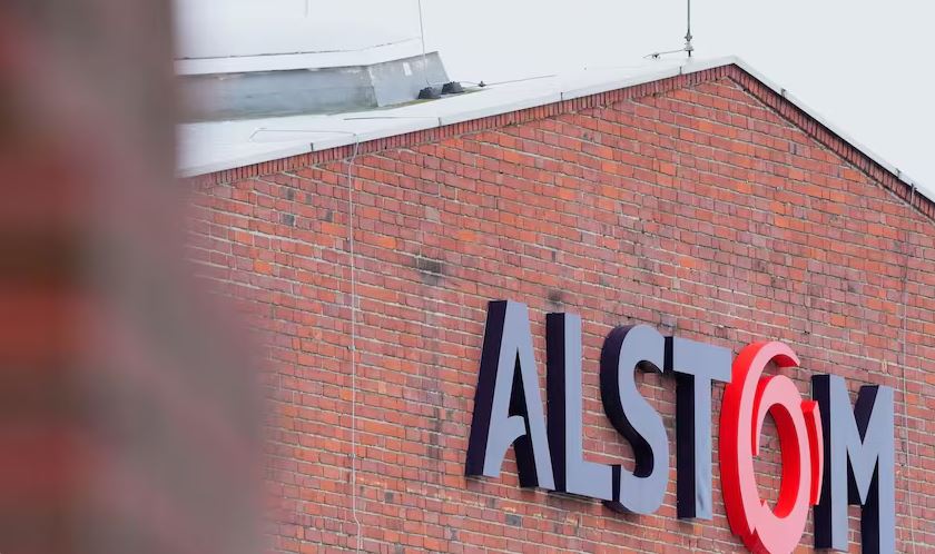 Man sieht das Logo von der Firma Alstom