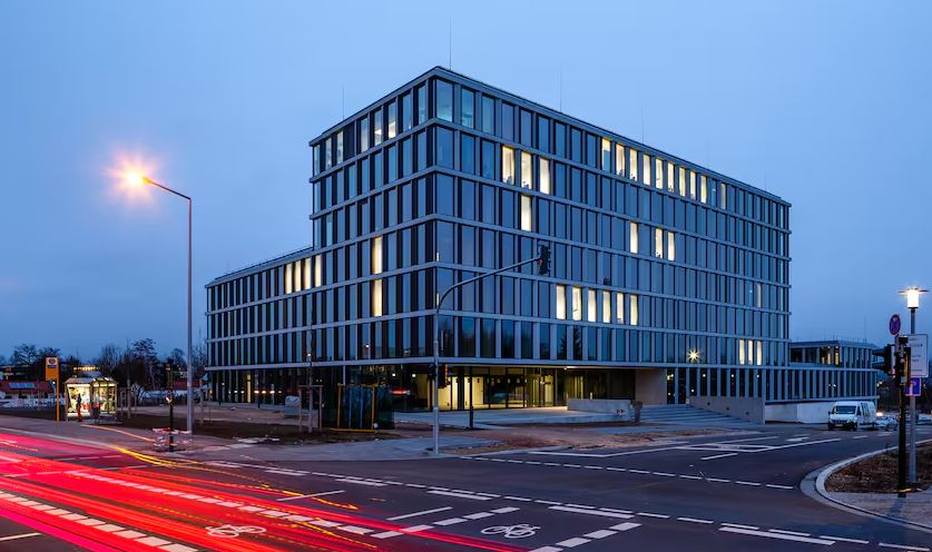 Man sieht das Innovations- und Gründerzentrum "TechBase" in Regensburg