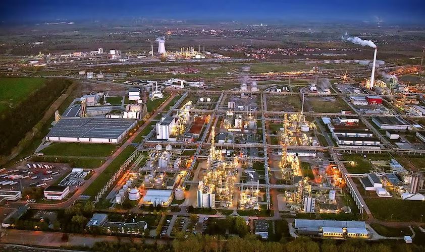 Blick auf den Chemiepark Leuna
