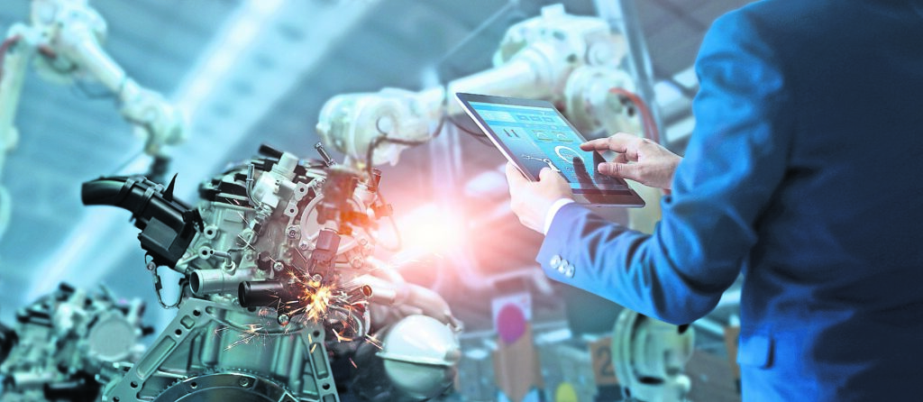 Eine Hand h&auml;lt ein Tablet