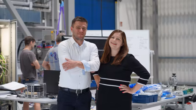 Alexander B&ouml;rger (l.) und Jenny Kie&szlig;ling haben in Klipphausen das Start-up-Unternehmen MTFS Modular Film Systems gegr&uuml;ndet.
Quelle: Uta B&uuml;ttner