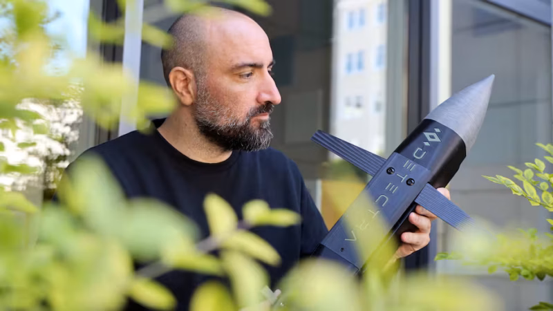 Frank Hoffmann ist eigentlich Polizist. Acht Stunden pro Woche widmet sich der 42-J&auml;hrige aber seinem Drohnen-Start-Up.
Quelle: Andre Kempner