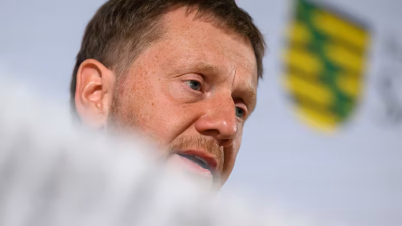 Der s&auml;chsische Ministerpr&auml;sident Michael Kretschmer (CDU) sieht den VW-Konzern bei dem von Schlie&szlig;ung bedrohten Werk in Zwickau in der Pflicht.
Quelle: Hendrik Schmidt/dpa
